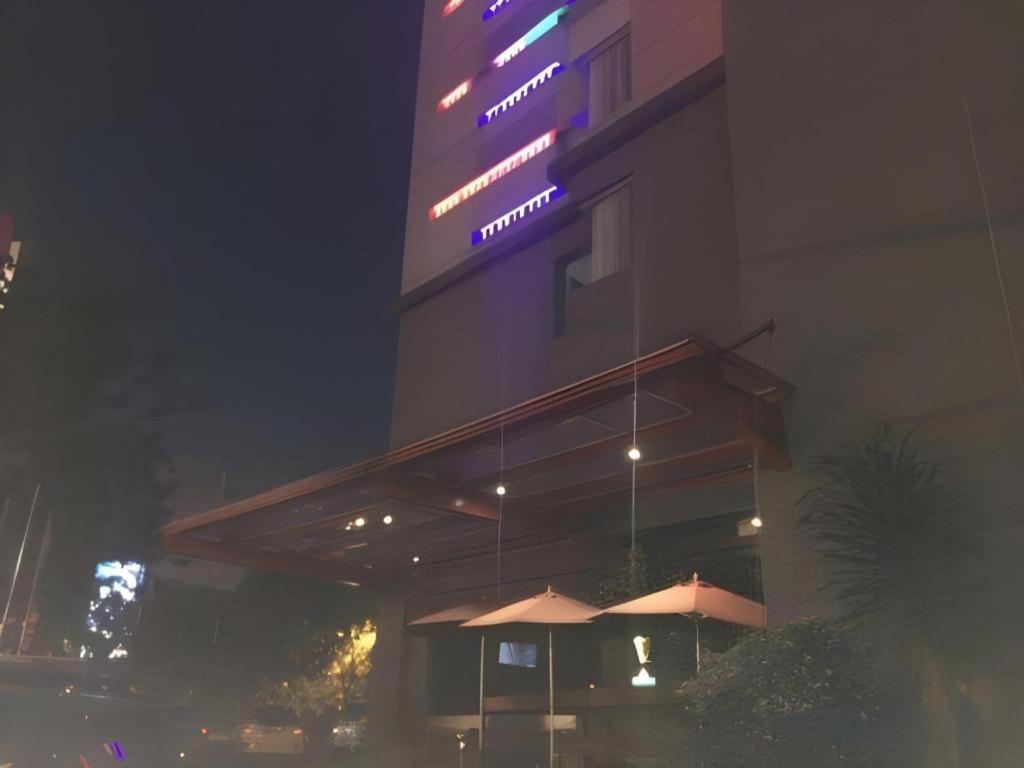 G Suites Hotel By Amithya Surabaya Dış mekan fotoğraf