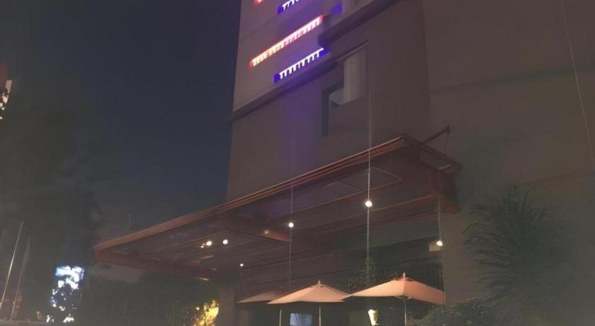G Suites Hotel By Amithya Surabaya Dış mekan fotoğraf